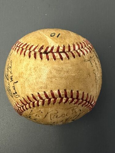 1951 NY Yankees TEAM SIGNED Official AL Baseball w/ Rookie Mantle World Champs!