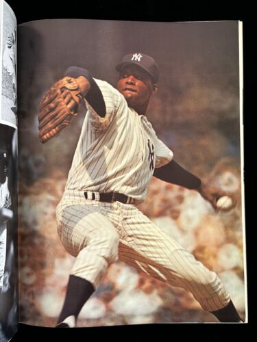 1968 New York Yankees Official Baseball Yearbook Roster of April 4 EX loose page