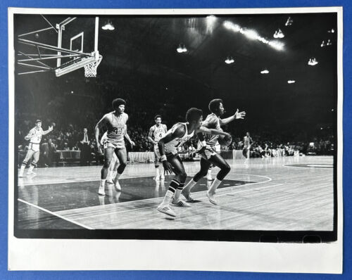 1971 NBA Championship Original 11x14 Sports Illustrated Press Photo w/ Unseld