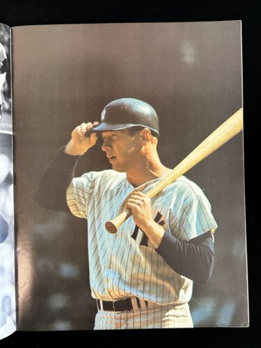 1968 New York Yankees Official Baseball Yearbook Roster of April 4 EX loose page