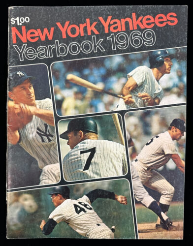 1969 New York Yankees Official Yearbook (roster 4/7) w/ Munson Rookie - EX