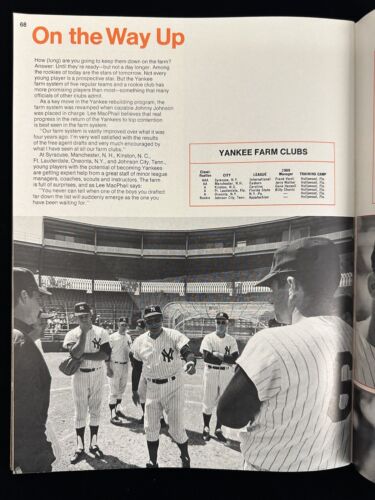 1969 New York Yankees Official Yearbook (roster 4/7) w/ Munson Rookie - EX