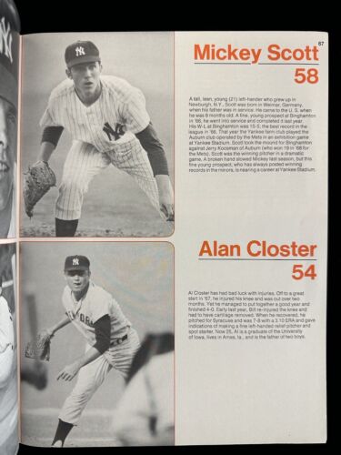 1969 New York Yankees Official Yearbook (roster 4/7) w/ Munson Rookie - EX