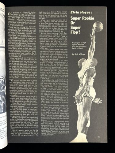 1968/69 Sports Review’s BASKETBALL Magazine Elgin Baylor / Bill Russell - NM