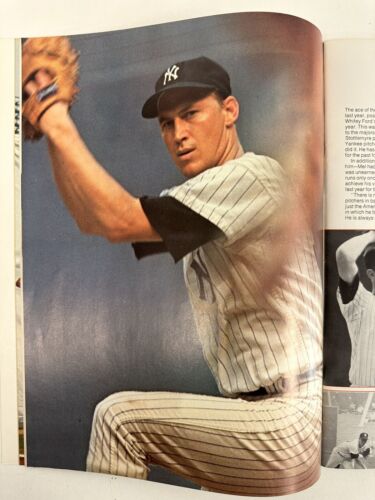 1969 New York Yankees Official Yearbook (roster 4/7) w/ Munson Rookie - EX