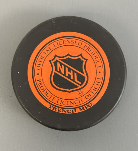 Bobby Hull Chicago Blackhawks NHL HOFer SIGNED Hockey Puck w/ Hologram