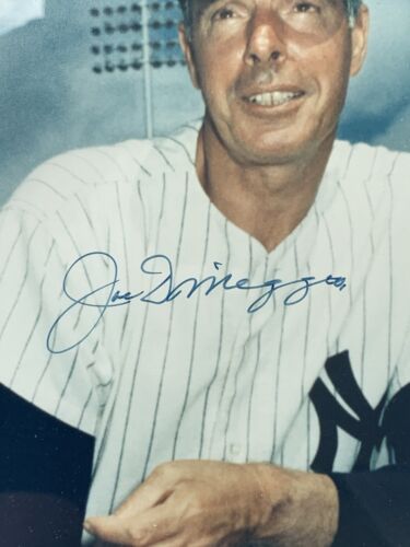 Joe DiMaggio New York Yankees SIGNED 16x20 Matted Framed Photo w/ B&E hologram