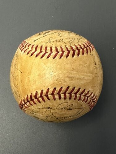 1951 NY Yankees TEAM SIGNED Official AL Baseball w/ Rookie Mantle World Champs!