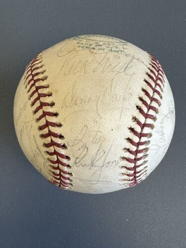 1976 Boston Red Sox Team Signed Official AL Baseball 28 sig w/Yaz Fisk Rice Lynn