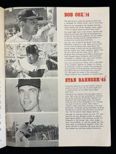 1968 New York Yankees Official Baseball Yearbook Roster of April 4 EX loose page