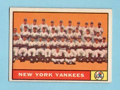 1961 Topps #228 New York Yankees Team Baseball Card EX - Ex+ ap wrk/cres 