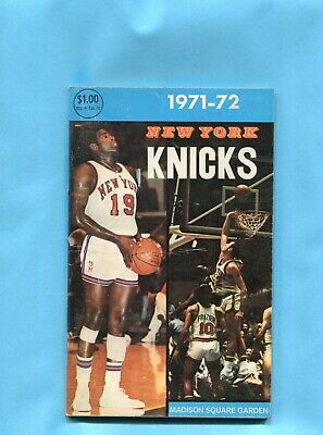 1971-72 New York Knicks NBA Media Guide Reed Frazier DeBusschere on Cover Vg/Ex 