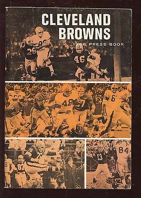 1966 Cleveland Browns NFL Football Media Guide EXMT