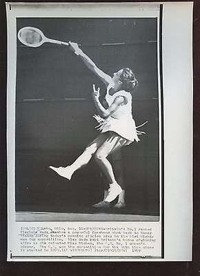 Original August 11 1969 Virginia Wade #1 Tennis Star 8 X 10 Wire Photo