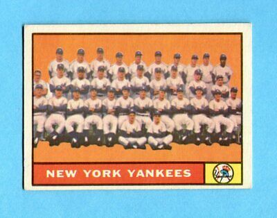 1961 Topps #228 New York Yankees Team Baseball Card EX+  