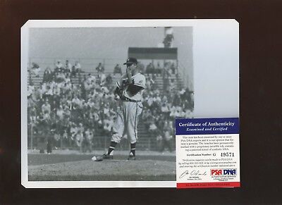 Lou Burdette Autographed 7 X 9 Wire Photo PSA/DNA Cert