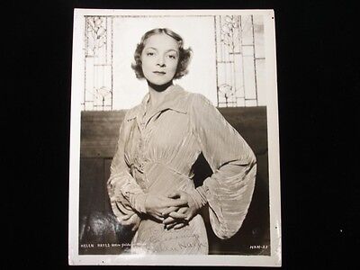 Helen Hayes Autographed 8" x 10" Black & White Photograph - B&E Holo