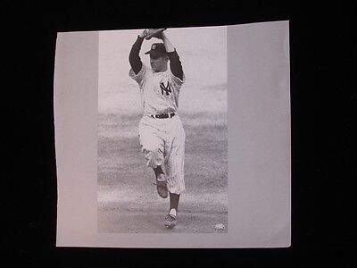 Bobby Thomson Autographed 7.75" x 8.25" Magazine Cut