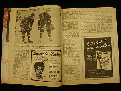 April 1971 Hockey Pictorial Magazine - Bobby Orr Boston Bruins Cover