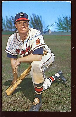 1962 Milwaukee Braves Postcard Del Crandall Kneeling 2 Bats Autographed Hologram