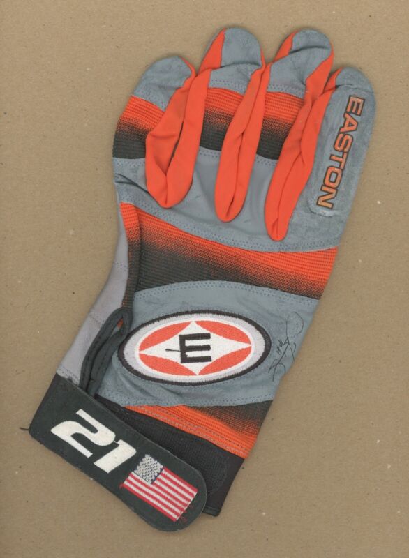 c. 2005 Sammy Sosa ORIOLES Game Used Easton Batting Glove #21 w/ autograph?