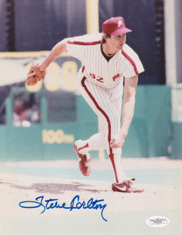 Steve Carlton Phillies Hall of Famer Signed 8X10 auto PSA