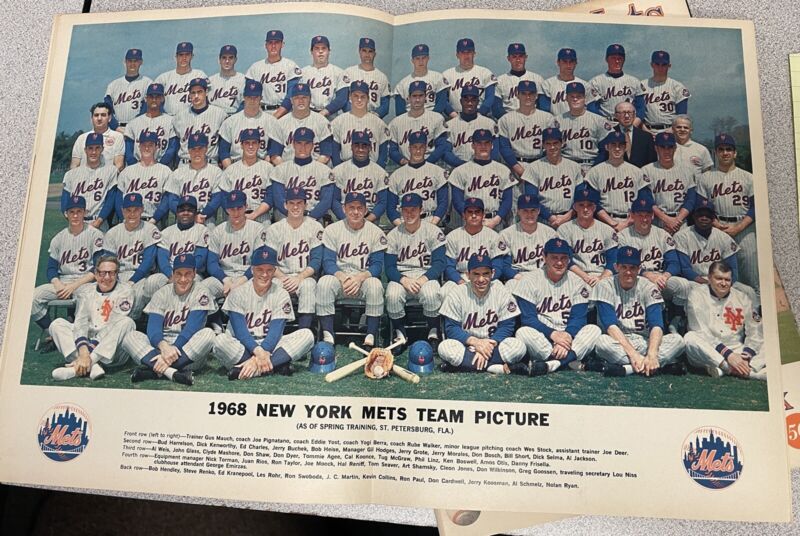 1968 New York Mets Yearbook EX - complete but center team color pic is loose