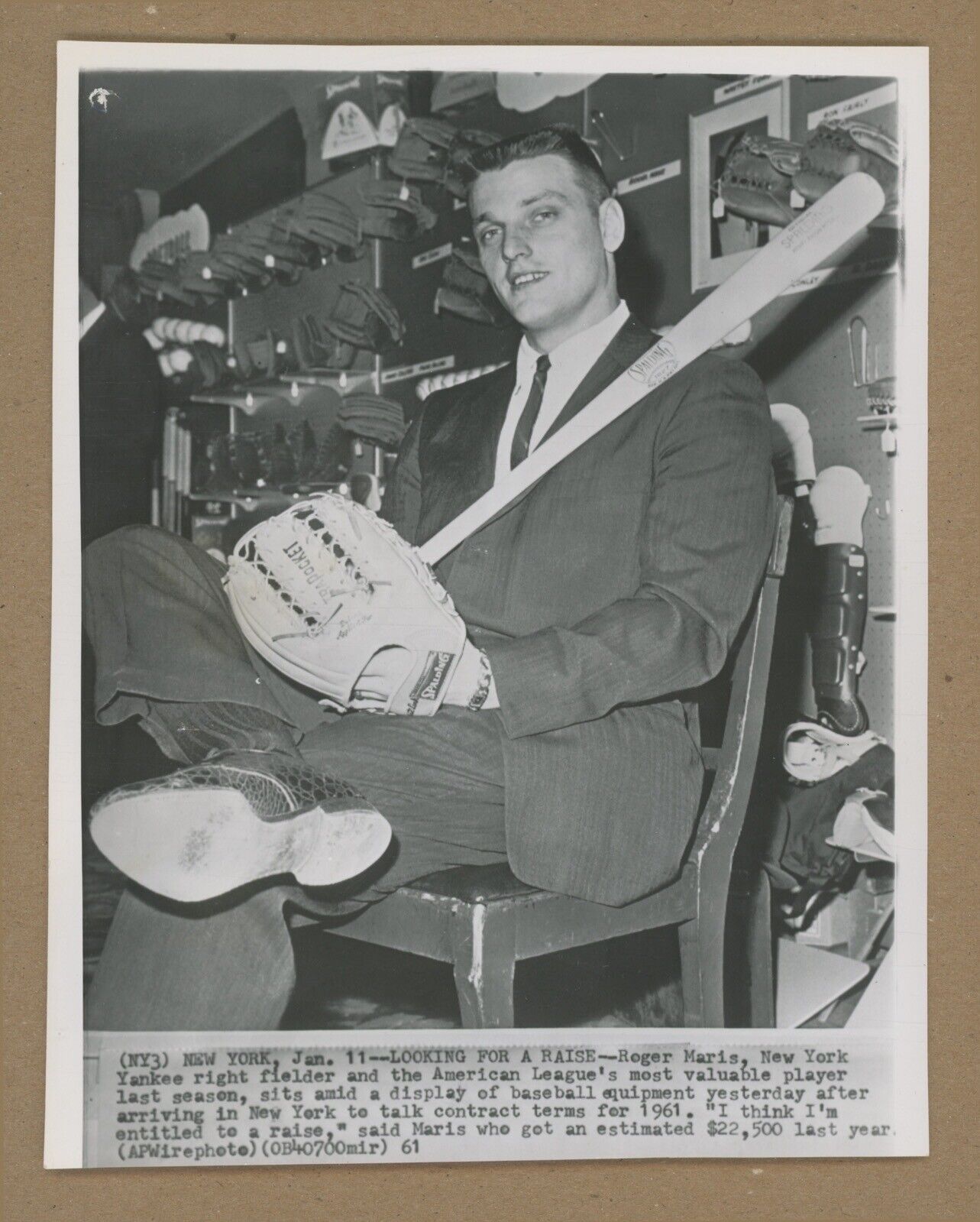 Original Roger Maris 1/11/61 AP Wirephoto 8" x 10" Press Photo