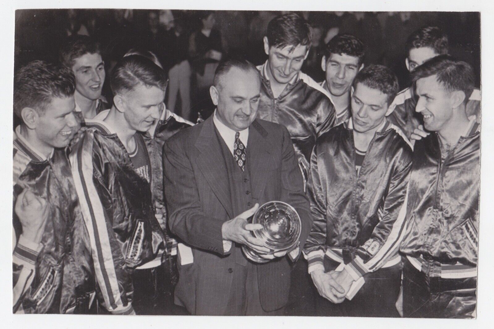 Vintage 5x8 Original WirePhoto - Adolph Rupp Kentucky Basketball Coach w/Team