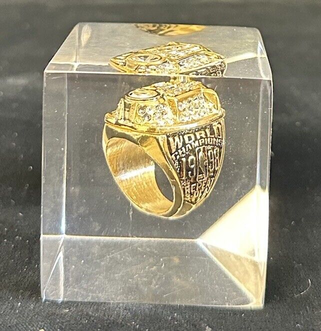 1998 Chicago Bulls World Championship 6th Man Encased Replica Ring w/ Team LOA