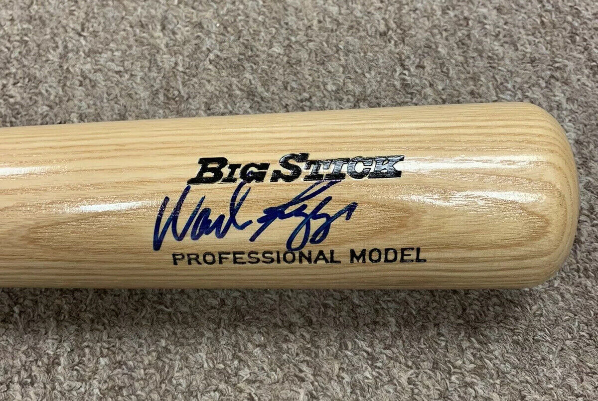 Wade Boggs Red Sox SIGNED Rawlings Big Stick 34 Inch Bat - NM - w/ Hologram