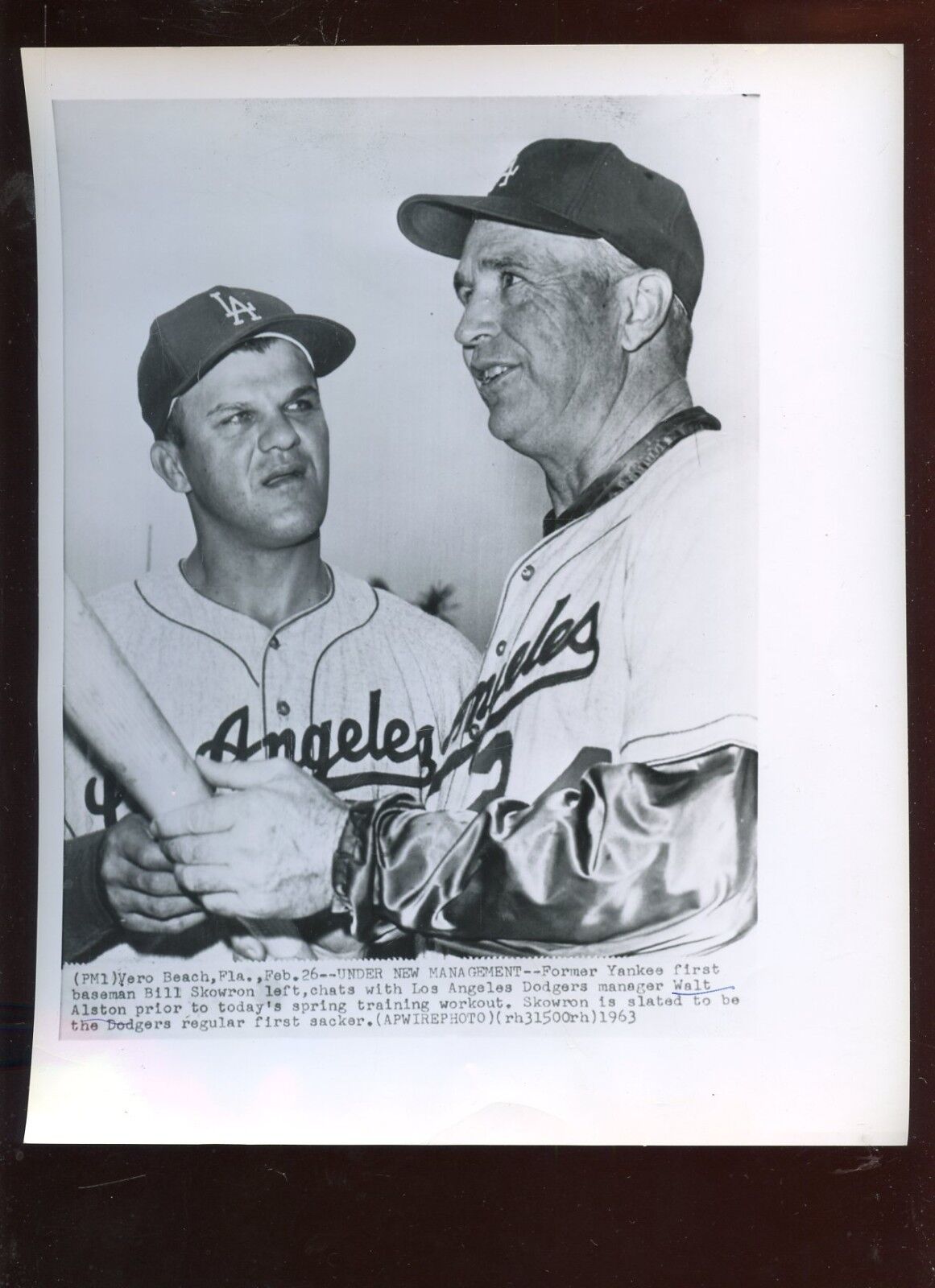 Original Feb 26 1963 Bill Skowron Walter Alston LA Dodgers 8 X 10 Wire Photo