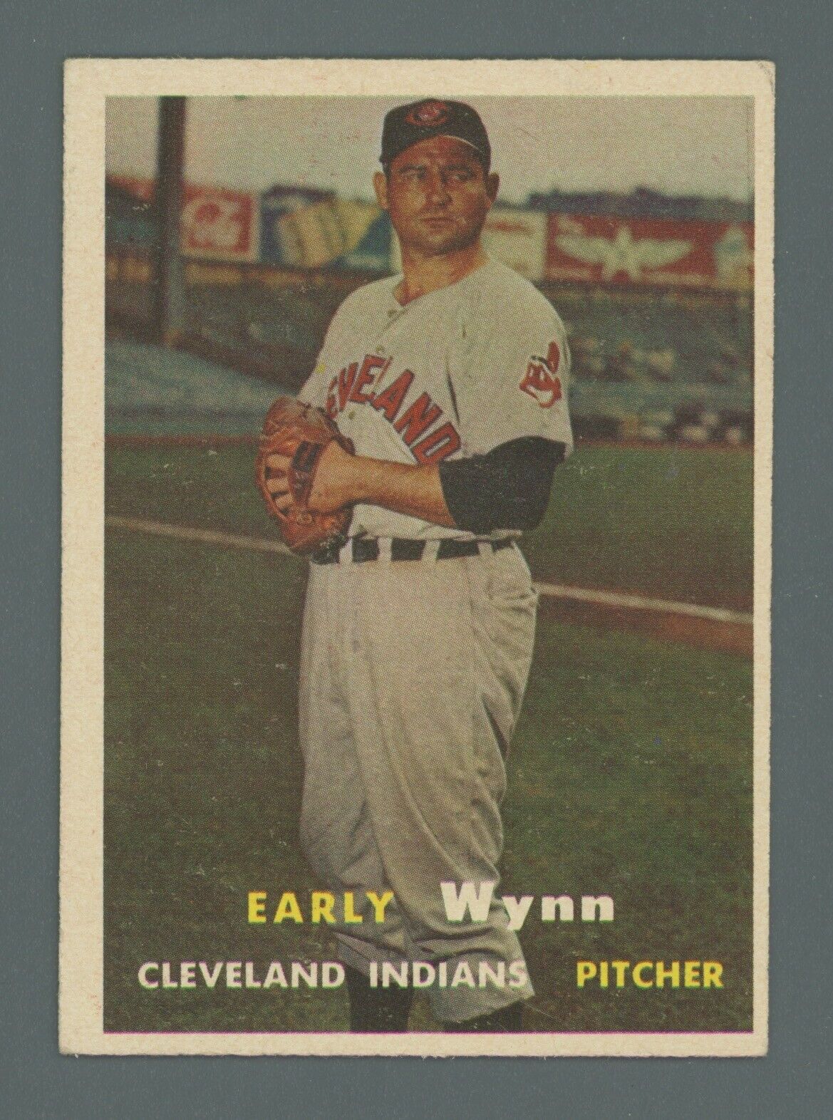 1957 Topps #40 Early Wynn Cleveland Indians Baseball Card EX - EX+