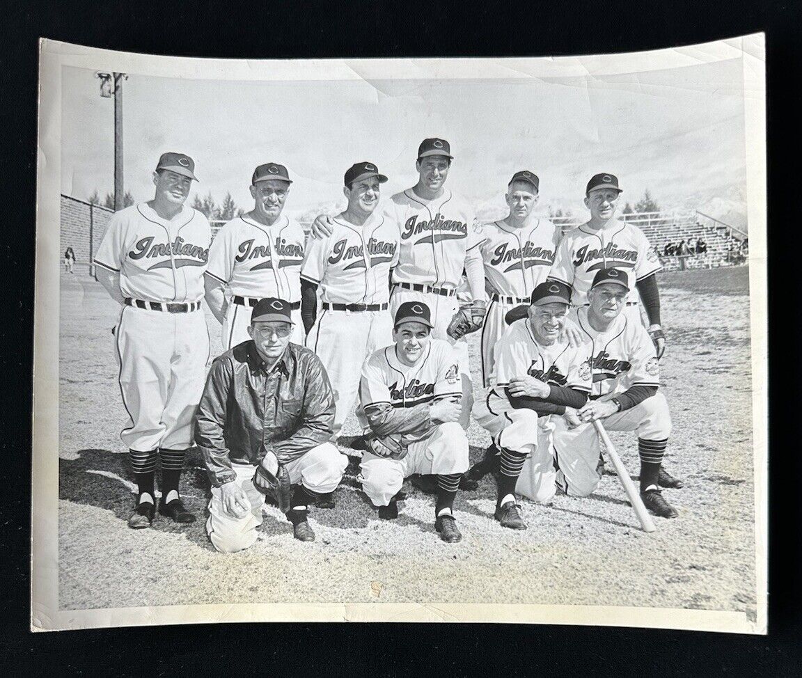 Original 1948 Cleveland Indians B&W 8x10 Team Photo w/ Hank Greenberg & Boudreau