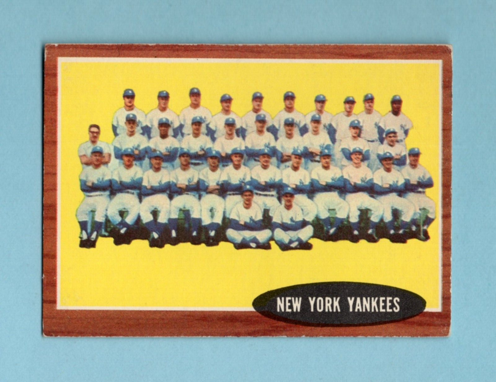 1962 Topps #251 New York Yankees Team Baseball Card EX