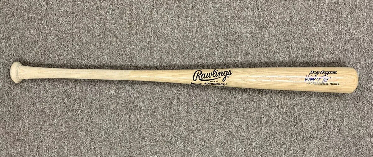 Wade Boggs Red Sox SIGNED Rawlings Big Stick 34 Inch Bat - NM - w/ Hologram