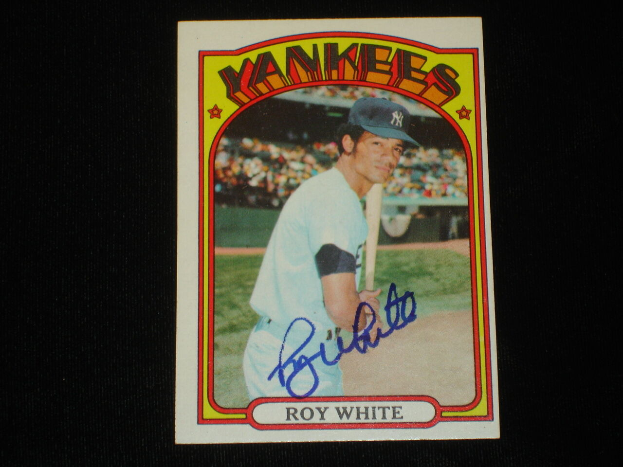 1972 Topps Roy White NY Yankees Signed Baseball Card - Card #340 - EX/MT