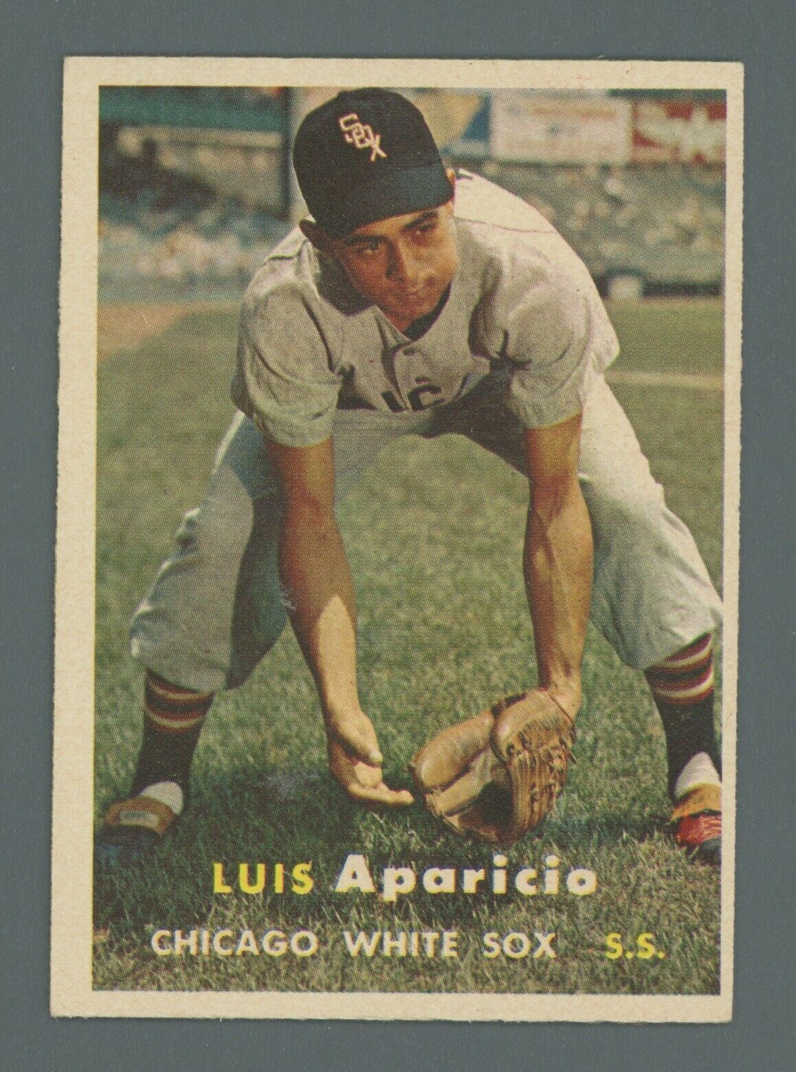 1957 Topps #7 Luis Aparicio Chicago White Sox Baseball Card EX+ - Ex/Mt o/c