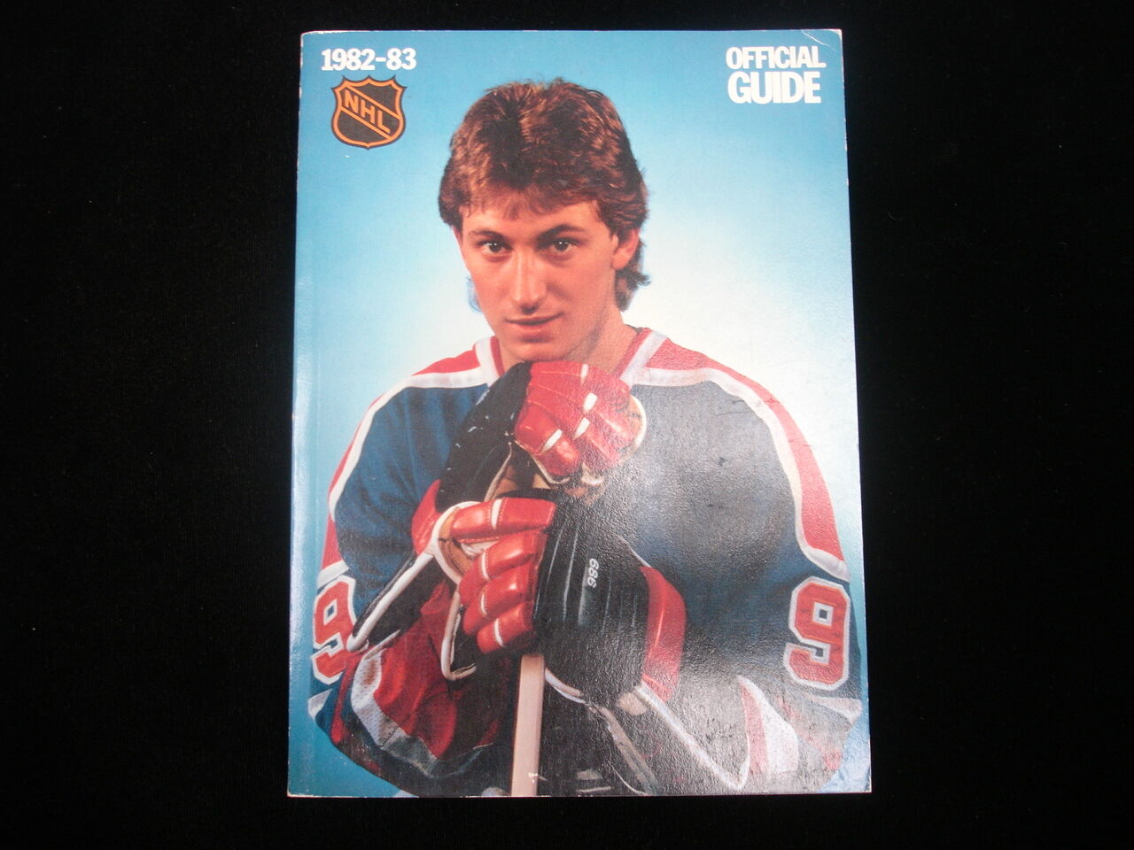 1982-83 Official NHL Hockey Guide Book Wayne Gretsky on cover