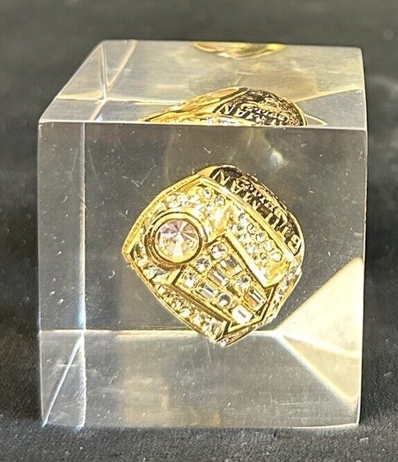 1998 Chicago Bulls World Championship 6th Man Encased Replica Ring w/ Team LOA