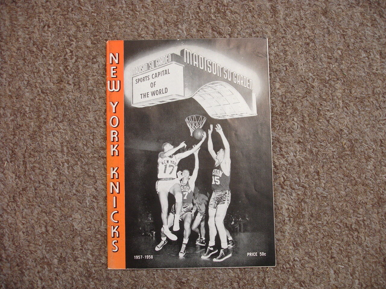 1957-58 New York Knicks Media Guide / Yearbook EM+ w/ Original Mailing Envelope