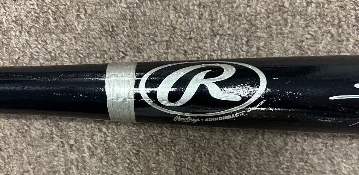 Sammy Sosa White Sox / Cubs SIGNED Rawlings 34” Bat w/ Sosa hologram - NM