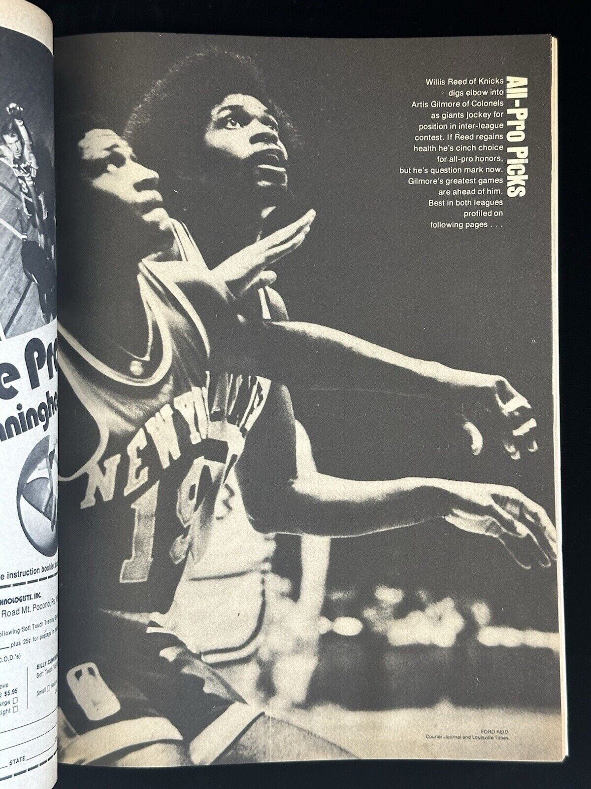 1972-73 Street and Smith’s College & Pro Basketball Yearbook w/ Jabbar & Cowens