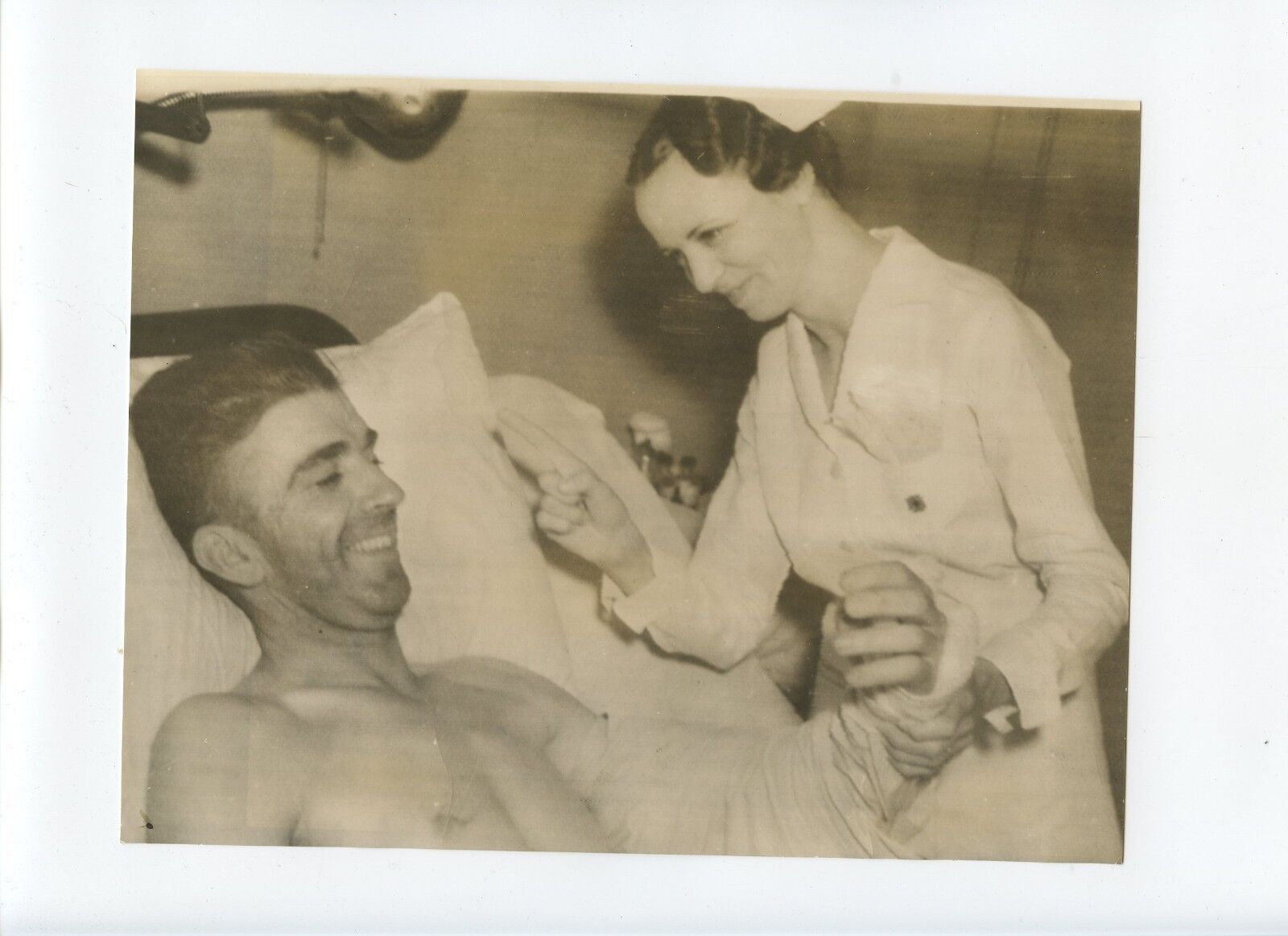 Original 1930's Carl Hubbell With Nurse 7 X 9 Wire Photo