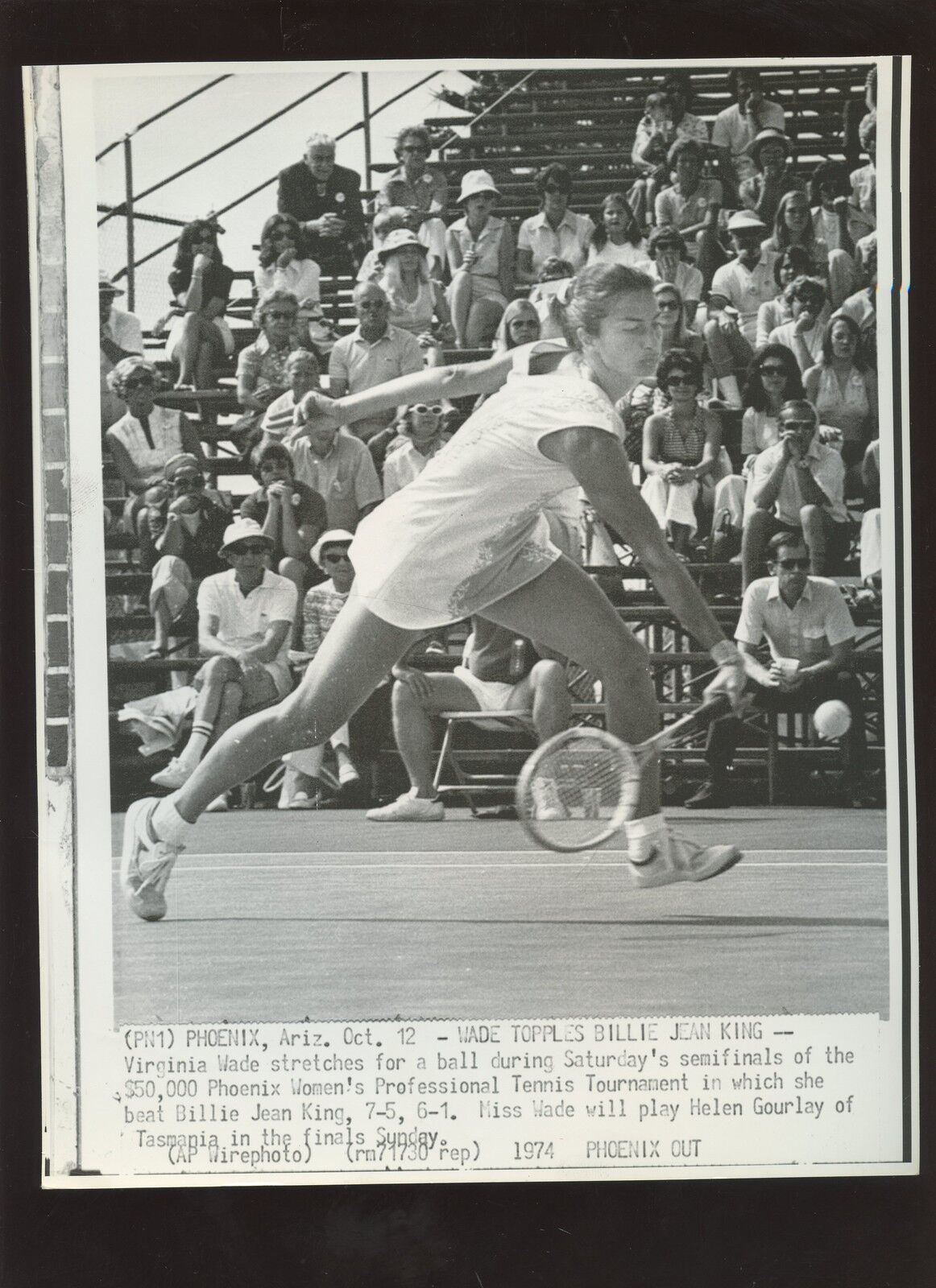 Original October 12 1974 Virginia Wade Beats Billie Jean King Tennis Wire Photo