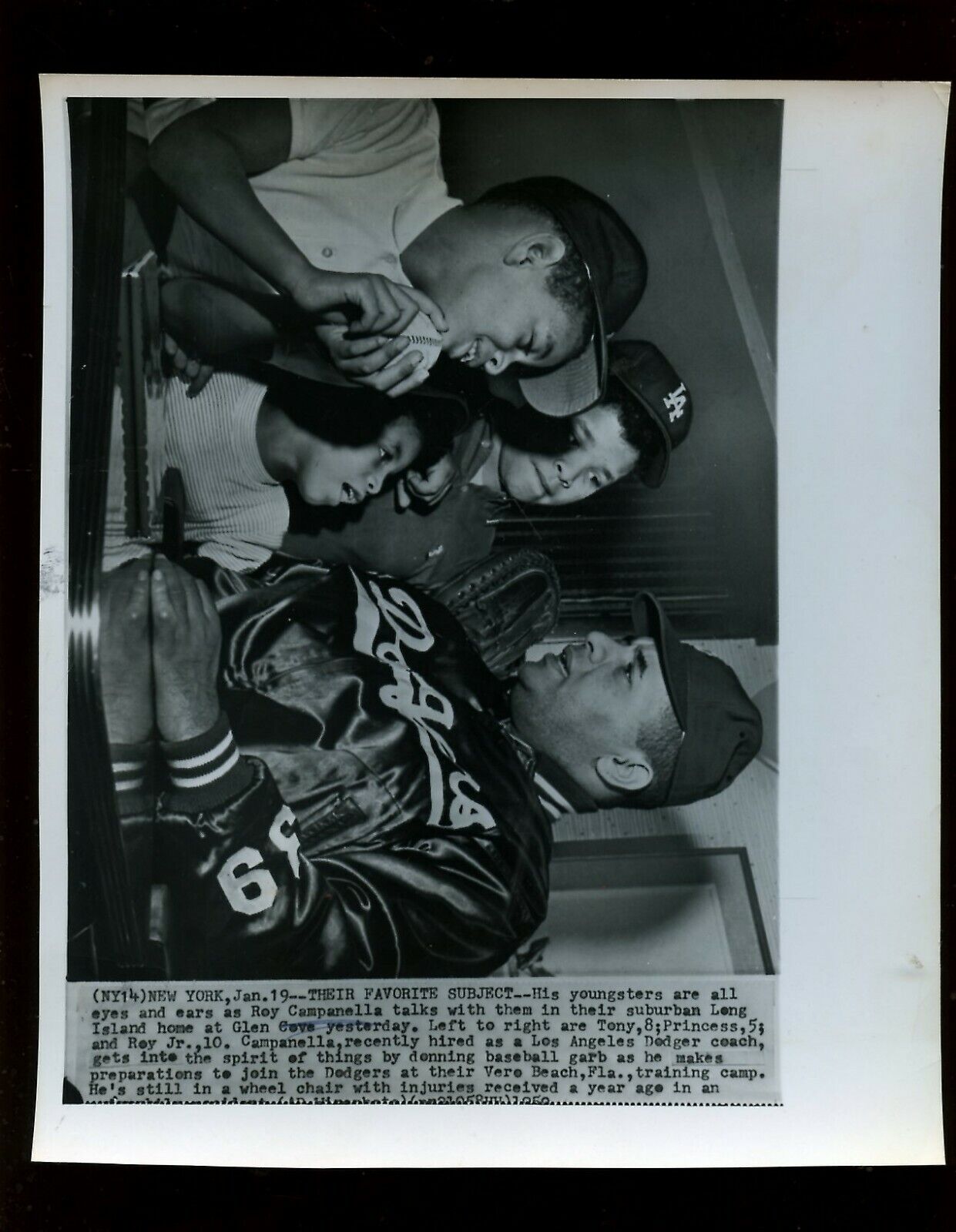 Original Jan 19 1959 Roy Campanella & His Kids 8 X 10 Wire Photo