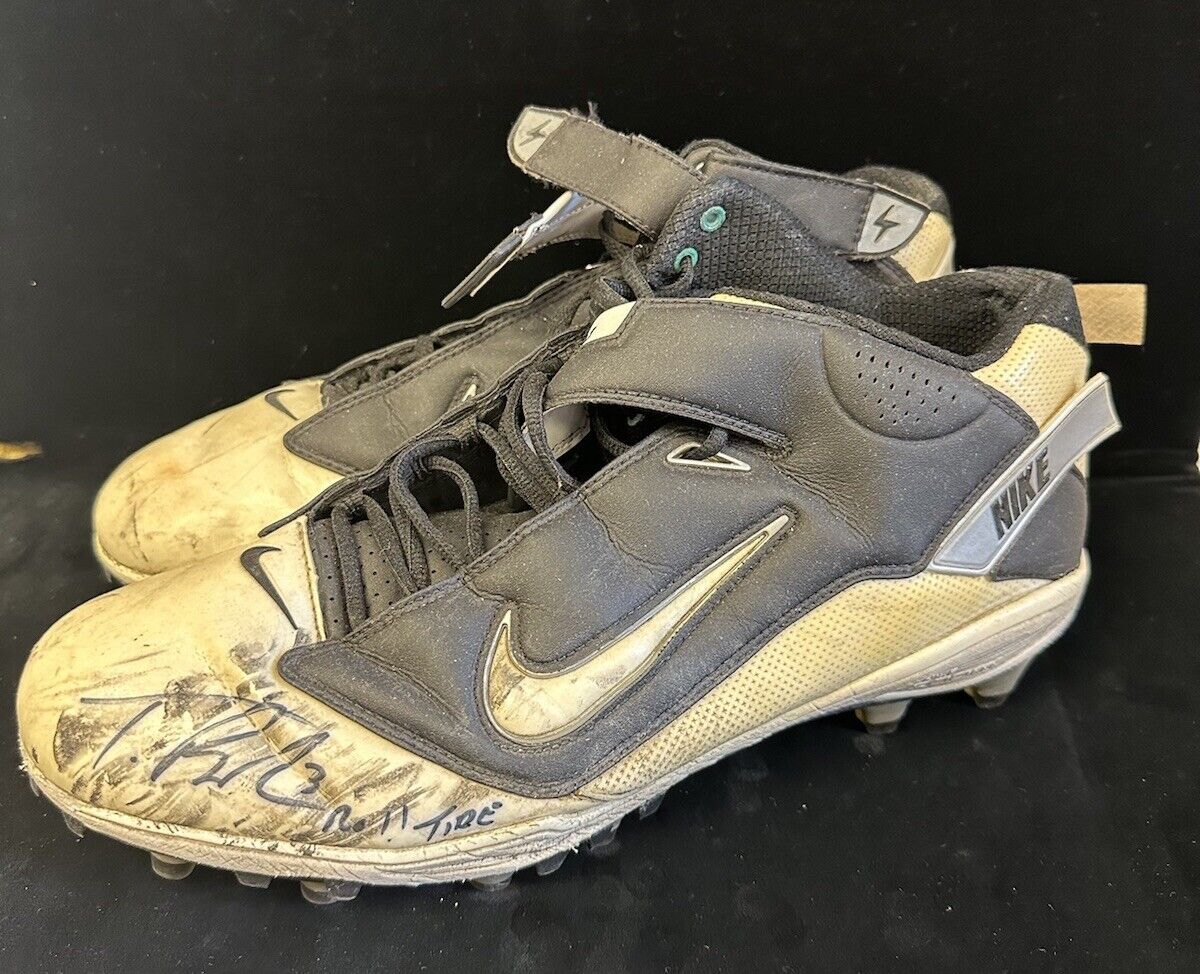 2009-11 Trent Richardson Alabama Roll Tide DUAL SIGNED GAME USED Football Cleats