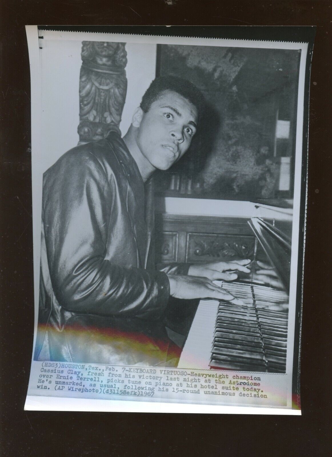 Original Feb 7 1967 Muhammad Ali  Plays Piano 7 X 10 Wire Photo