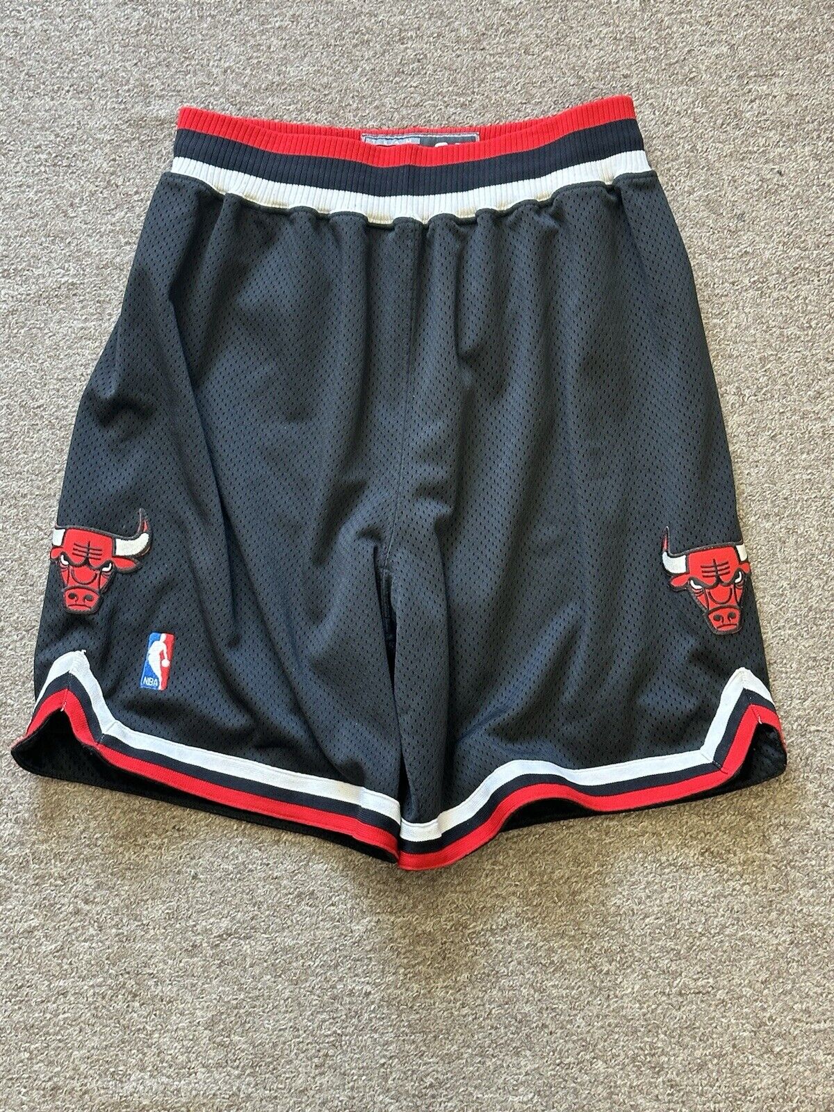 1990’s/2000’s Chicago Bulls Game Issued NBA Basketball Shorts - Nike size 34