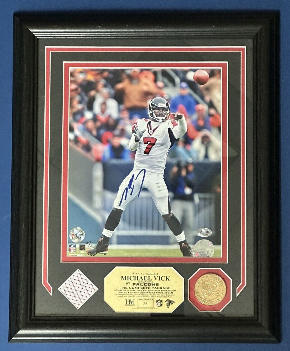 Michael Vick Atlanta Falcons SIGNED 8x10 Framed Photo w/ GAME USED Jersey Swatch